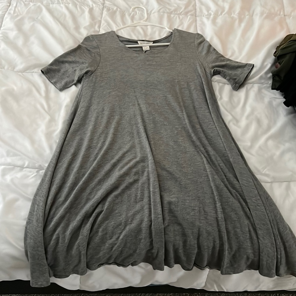 Gray, medium, Forever 21 mid length shirt sleeve dress.